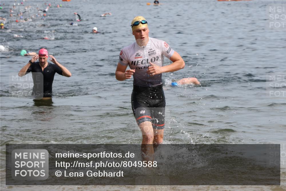 15.06.2025 - 27. Vierlanden-Triathlon Lena Gebhardt http://msf.ph/oto/8049588 15.06.2025 09:54:26 Schwimmen 253, 255, 261, 262, 318, 337, 342, 354 meine-sportfotos.de