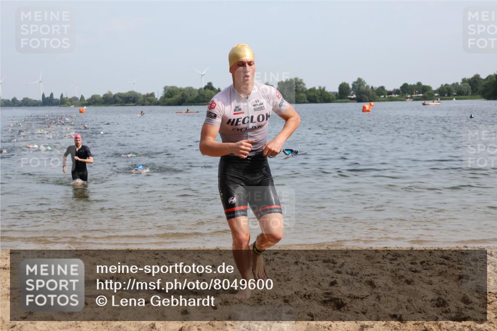15.06.2025 - 27. Vierlanden-Triathlon Lena Gebhardt http://msf.ph/oto/8049600 15.06.2025 09:54:29 Schwimmen 253, 255, 261, 262, 294, 318, 342, 354 meine-sportfotos.de