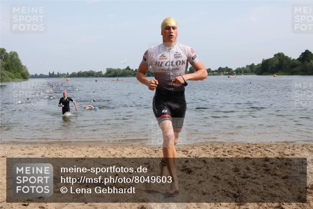 15.06.2025 - 27. Vierlanden-Triathlon Lena Gebhardt http://msf.ph/oto/8049603 15.06.2025 09:54:29 Schwimmen 253, 255, 261, 262, 294, 318, 342, 354 meine-sportfotos.de