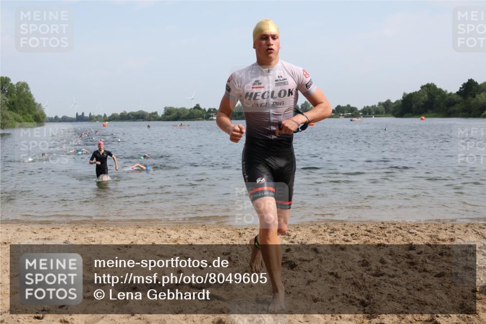 15.06.2025 - 27. Vierlanden-Triathlon Lena Gebhardt http://msf.ph/oto/8049605 15.06.2025 09:54:29 Schwimmen 253, 255, 261, 262, 294, 318, 342, 354 meine-sportfotos.de