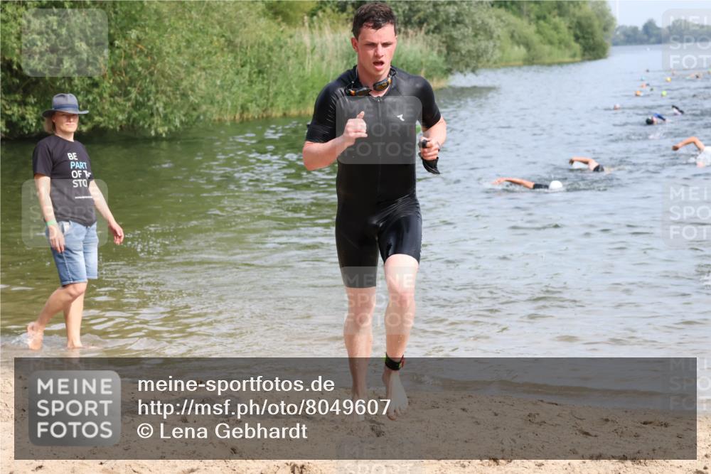 15.06.2025 - 27. Vierlanden-Triathlon Lena Gebhardt http://msf.ph/oto/8049607 15.06.2025 09:54:31 Schwimmen 253, 255, 261, 262, 294, 318, 342, 354 meine-sportfotos.de