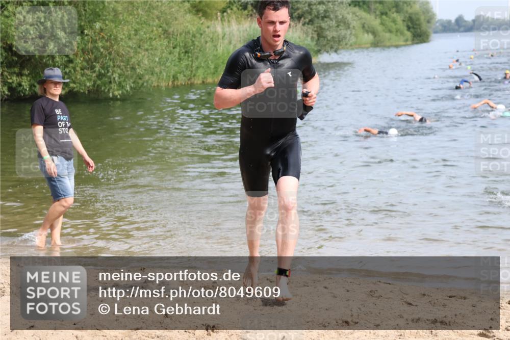 15.06.2025 - 27. Vierlanden-Triathlon Lena Gebhardt http://msf.ph/oto/8049609 15.06.2025 09:54:31 Schwimmen 253, 255, 261, 262, 294, 318, 342, 354 meine-sportfotos.de