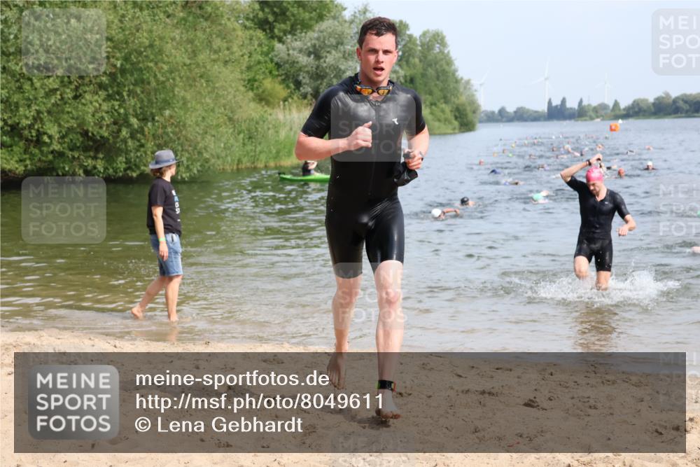 15.06.2025 - 27. Vierlanden-Triathlon Lena Gebhardt http://msf.ph/oto/8049611 15.06.2025 09:54:31 Schwimmen 253, 255, 261, 262, 294, 318, 342, 354 meine-sportfotos.de