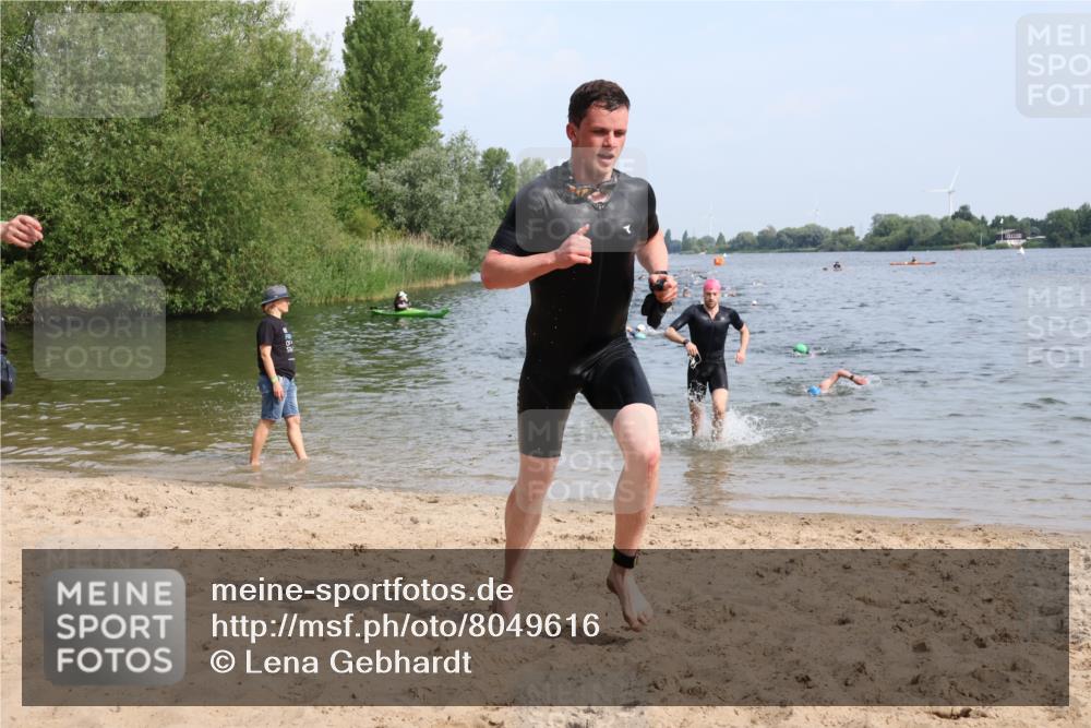 15.06.2025 - 27. Vierlanden-Triathlon Lena Gebhardt http://msf.ph/oto/8049616 15.06.2025 09:54:32 Schwimmen 253, 255, 261, 262, 294, 318, 354 meine-sportfotos.de