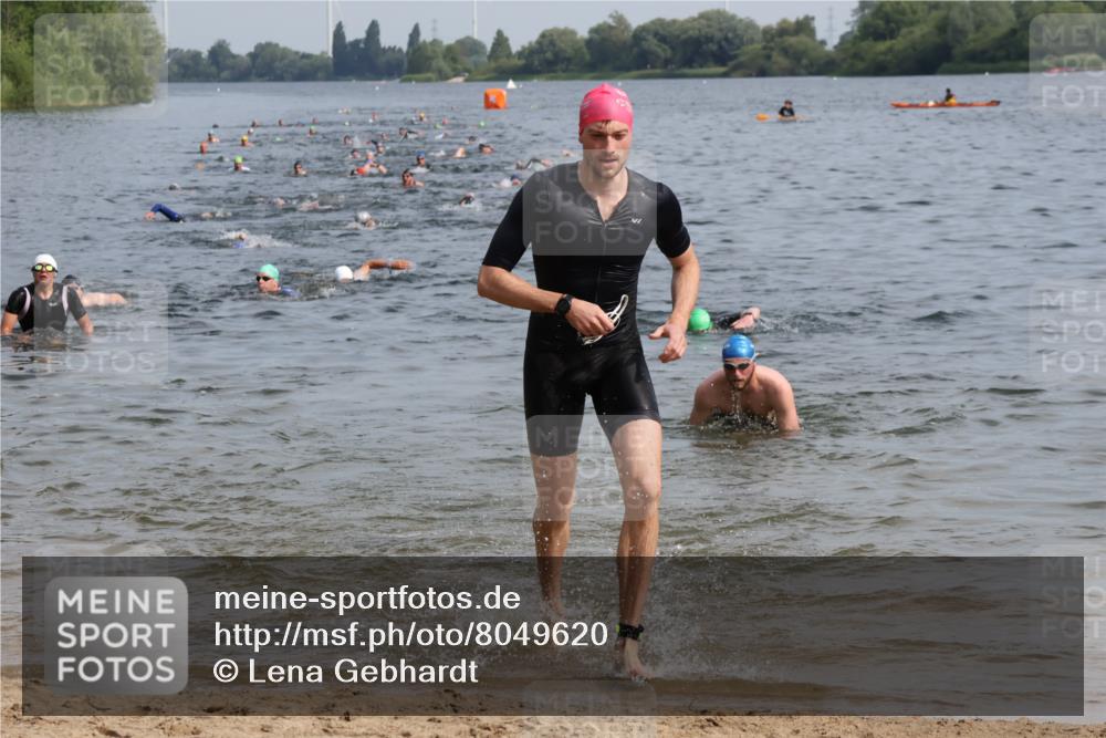 15.06.2025 - 27. Vierlanden-Triathlon Lena Gebhardt http://msf.ph/oto/8049620 15.06.2025 09:54:34 Schwimmen 253, 262, 294, 318, 354 meine-sportfotos.de