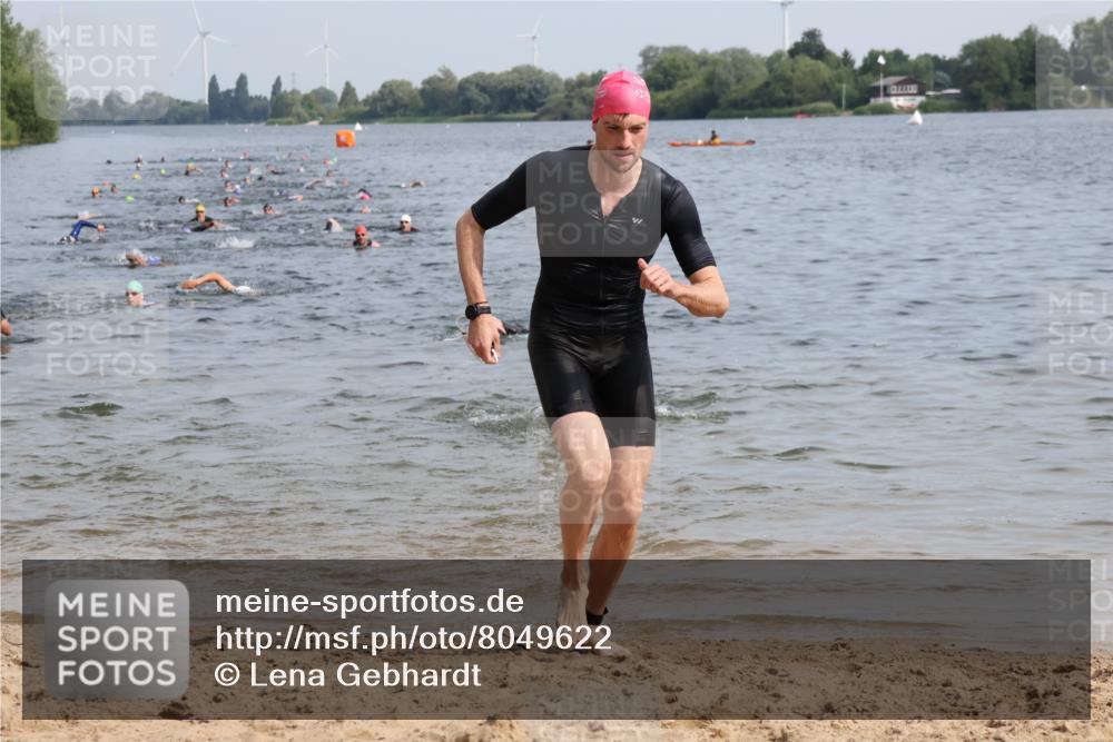 15.06.2025 - 27. Vierlanden-Triathlon Lena Gebhardt http://msf.ph/oto/8049622 15.06.2025 09:54:35 Schwimmen 262, 294, 318, 354 meine-sportfotos.de