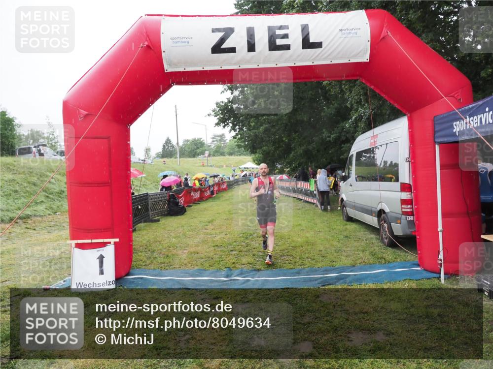 21.06.2025 - 27. Vierlanden-Triathlon MichiJ http://msf.ph/oto/8049634 15.06.2026 14:27:09 Ziel 1256, 1305 meine-sportfotos.de