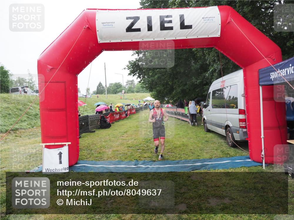 21.06.2025 - 27. Vierlanden-Triathlon MichiJ http://msf.ph/oto/8049637 15.06.2026 14:27:09 Ziel 1256, 1305 meine-sportfotos.de