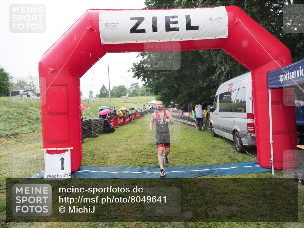 21.06.2025 - 27. Vierlanden-Triathlon MichiJ http://msf.ph/oto/8049641 15.06.2026 14:27:09 Ziel 1256, 1305 meine-sportfotos.de