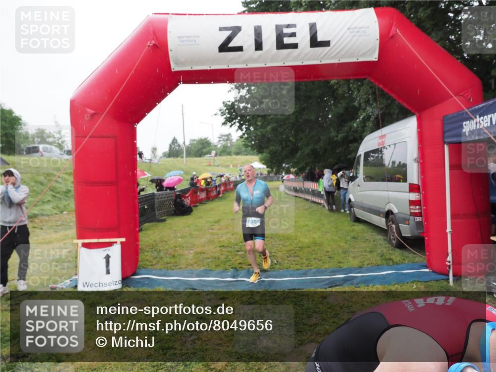 21.06.2025 - 27. Vierlanden-Triathlon MichiJ http://msf.ph/oto/8049656 15.06.2026 14:27:13 Ziel 1256, 1305 meine-sportfotos.de