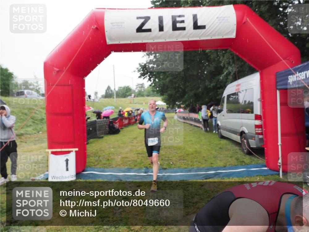 21.06.2025 - 27. Vierlanden-Triathlon MichiJ http://msf.ph/oto/8049660 15.06.2026 14:27:13 Ziel 1256, 1305 meine-sportfotos.de