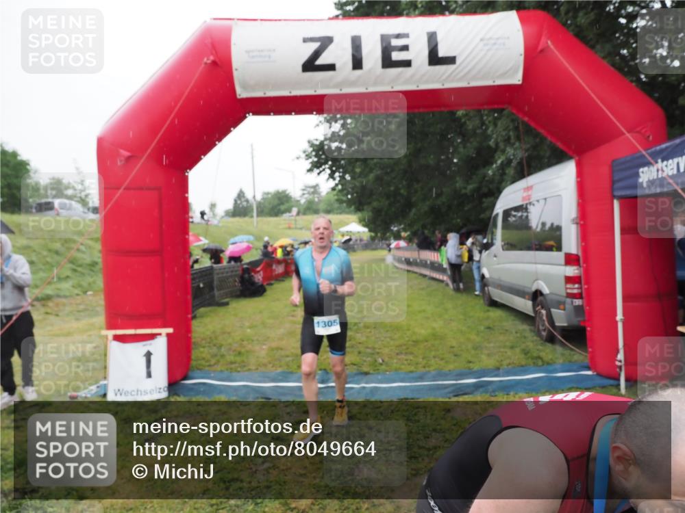 21.06.2025 - 27. Vierlanden-Triathlon MichiJ http://msf.ph/oto/8049664 15.06.2026 14:27:14 Ziel 1256, 1305 meine-sportfotos.de