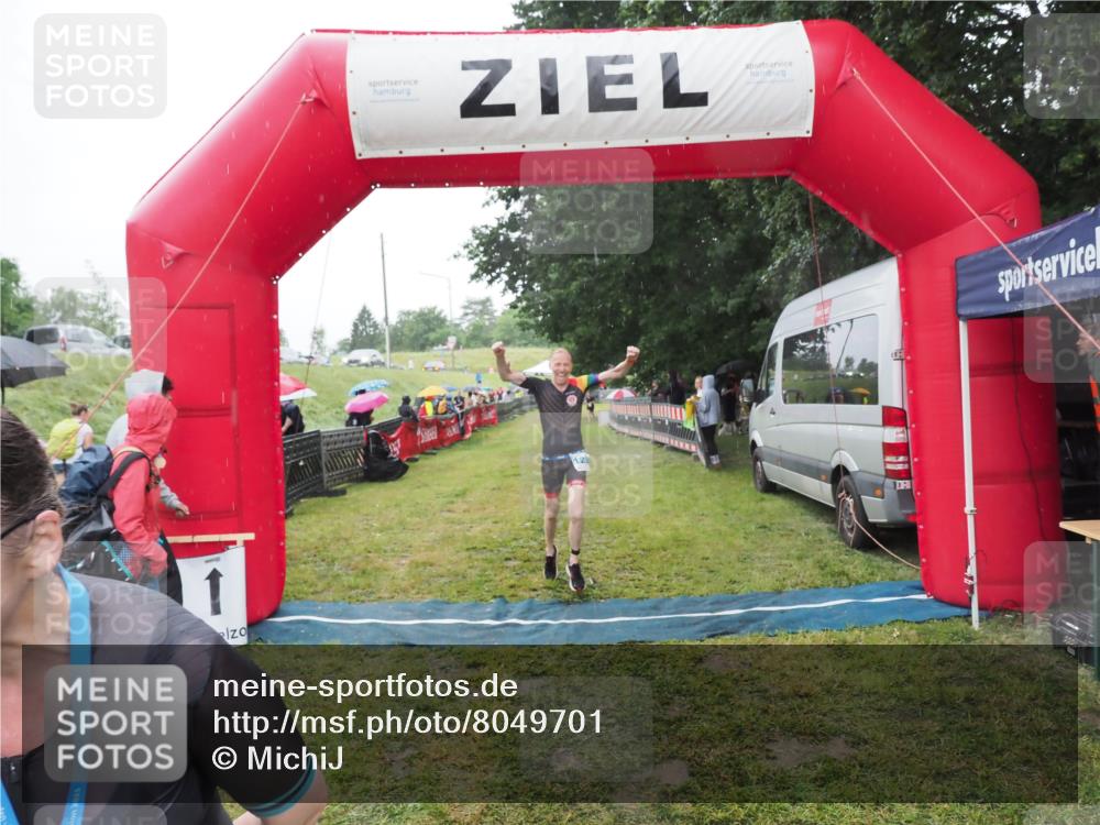 21.06.2025 - 27. Vierlanden-Triathlon MichiJ http://msf.ph/oto/8049701 15.06.2026 14:27:33 Ziel 1224, 1239, 1299 meine-sportfotos.de