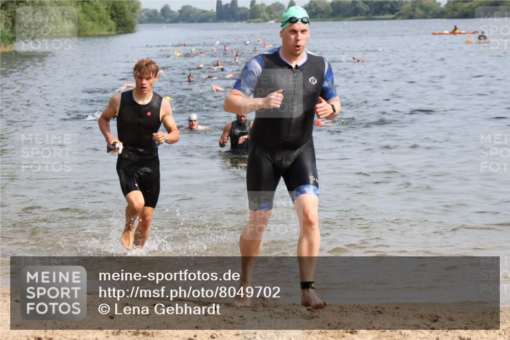 15.06.2025 - 27. Vierlanden-Triathlon Lena Gebhardt http://msf.ph/oto/8049702 15.06.2025 09:54:55 Schwimmen 297, 319, 336, 344, 361 meine-sportfotos.de