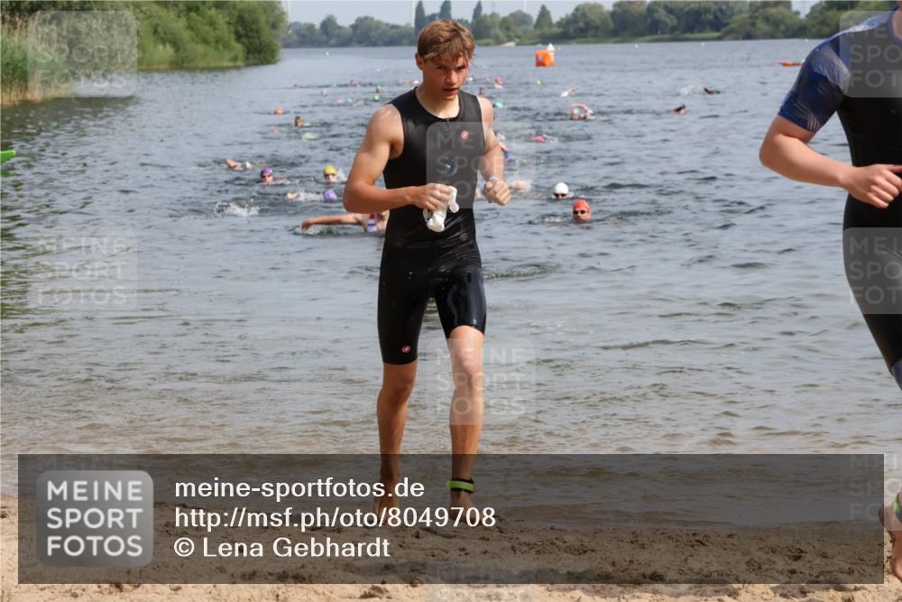 15.06.2025 - 27. Vierlanden-Triathlon Lena Gebhardt http://msf.ph/oto/8049708 15.06.2025 09:54:56 Schwimmen 297, 319, 326, 336, 344, 361 meine-sportfotos.de