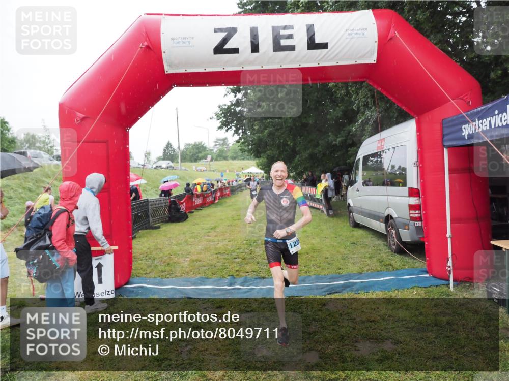 21.06.2025 - 27. Vierlanden-Triathlon MichiJ http://msf.ph/oto/8049711 15.06.2026 14:27:33 Ziel 1224, 1239, 1299 meine-sportfotos.de