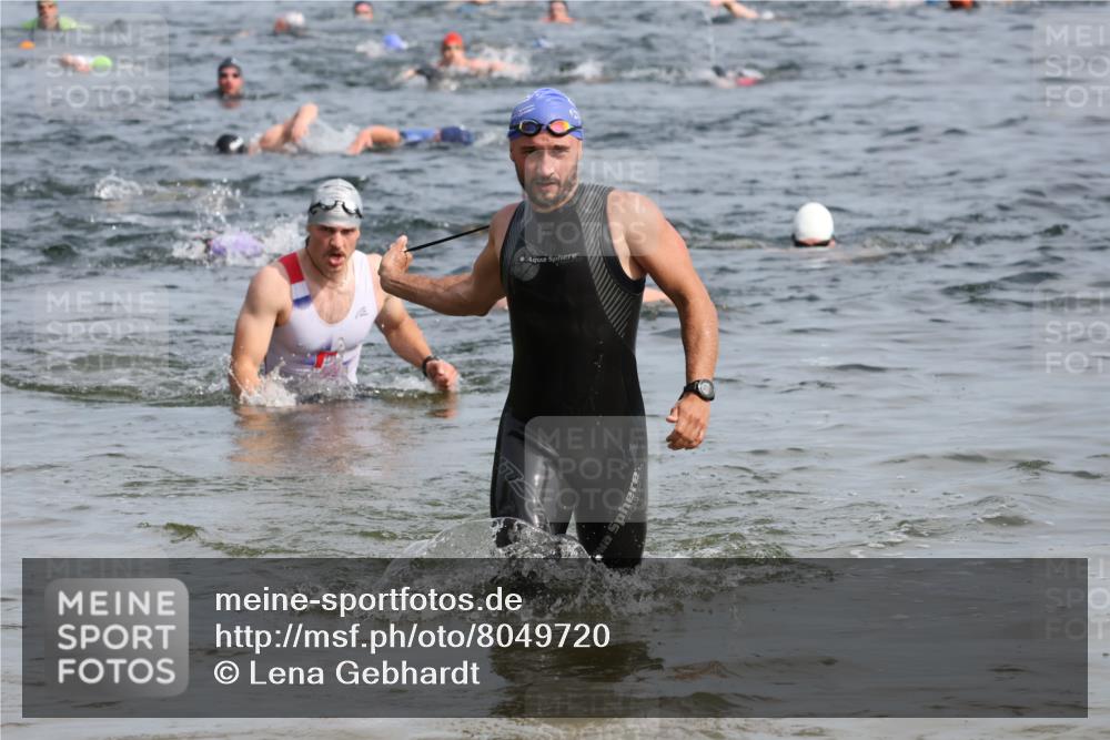 15.06.2025 - 27. Vierlanden-Triathlon Lena Gebhardt http://msf.ph/oto/8049720 15.06.2025 09:55:01 Schwimmen 311, 319, 326, 336, 344, 361 meine-sportfotos.de