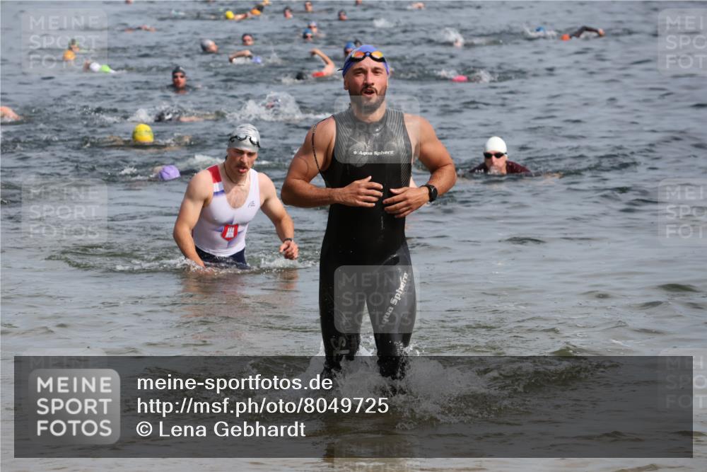 15.06.2025 - 27. Vierlanden-Triathlon Lena Gebhardt http://msf.ph/oto/8049725 15.06.2025 09:55:02 Schwimmen 299, 311, 319, 326, 336, 344, 361 meine-sportfotos.de