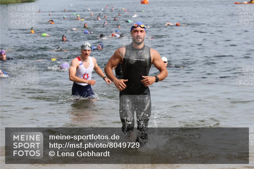 15.06.2025 - 27. Vierlanden-Triathlon Lena Gebhardt http://msf.ph/oto/8049729 15.06.2025 09:55:03 Schwimmen 299, 311, 319, 326, 336, 344 meine-sportfotos.de