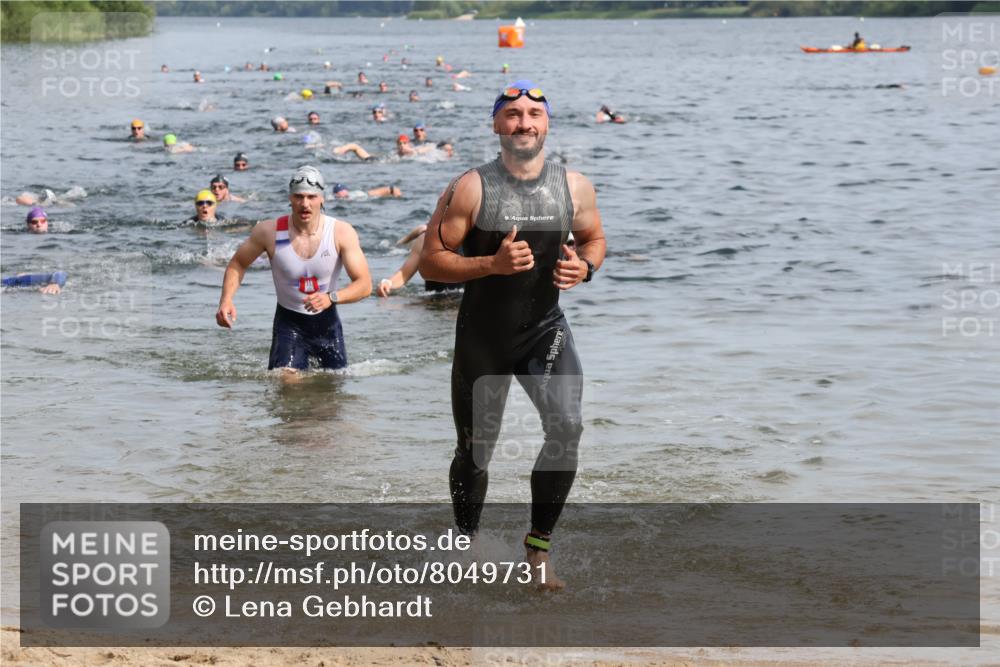 15.06.2025 - 27. Vierlanden-Triathlon Lena Gebhardt http://msf.ph/oto/8049731 15.06.2025 09:55:04 Schwimmen 299, 311, 326, 336, 344 meine-sportfotos.de