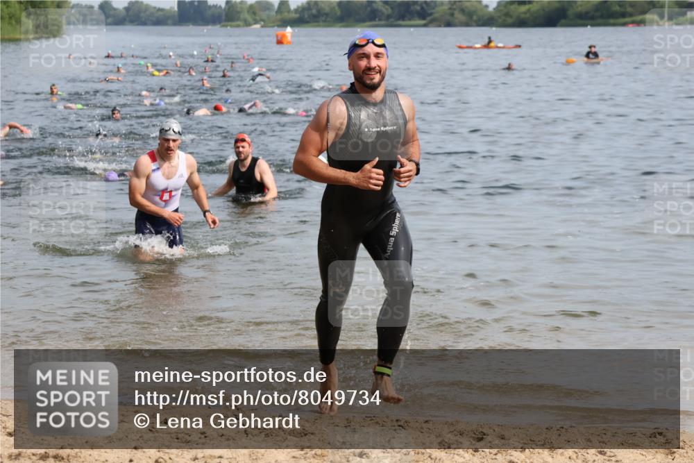 15.06.2025 - 27. Vierlanden-Triathlon Lena Gebhardt http://msf.ph/oto/8049734 15.06.2025 09:55:04 Schwimmen 299, 311, 326, 336, 344 meine-sportfotos.de