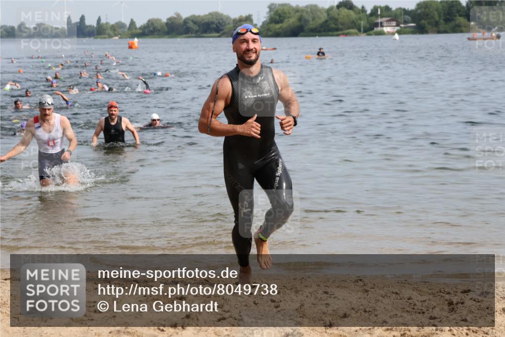15.06.2025 - 27. Vierlanden-Triathlon Lena Gebhardt http://msf.ph/oto/8049738 15.06.2025 09:55:05 Schwimmen 299, 311, 326, 336, 344 meine-sportfotos.de