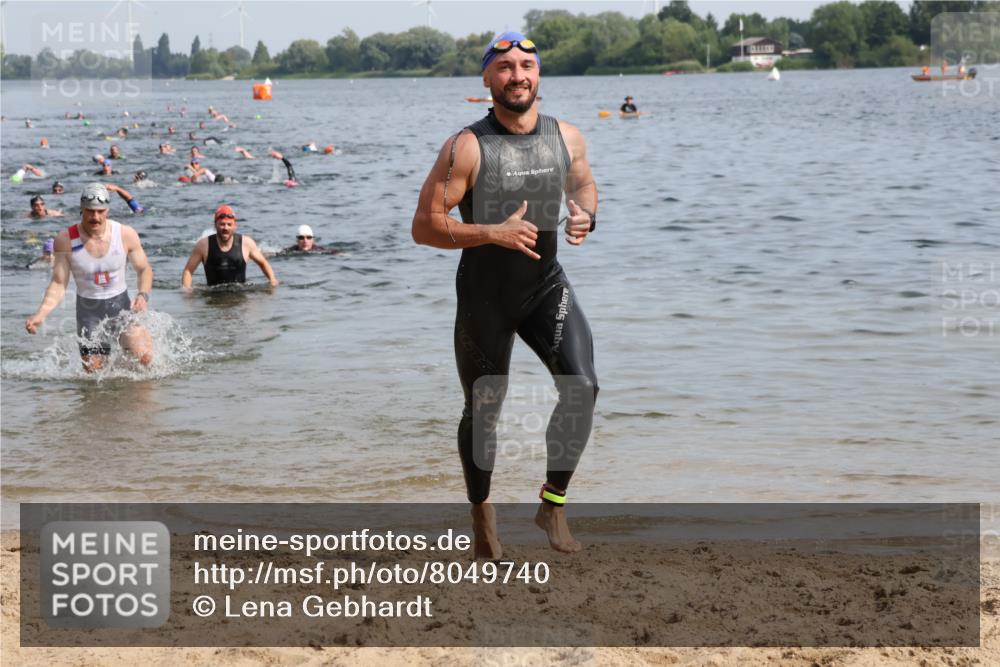15.06.2025 - 27. Vierlanden-Triathlon Lena Gebhardt http://msf.ph/oto/8049740 15.06.2025 09:55:05 Schwimmen 299, 311, 326, 336, 344 meine-sportfotos.de