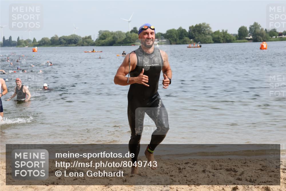 15.06.2025 - 27. Vierlanden-Triathlon Lena Gebhardt http://msf.ph/oto/8049743 15.06.2025 09:55:06 Schwimmen 299, 306, 311, 326, 336, 344 meine-sportfotos.de