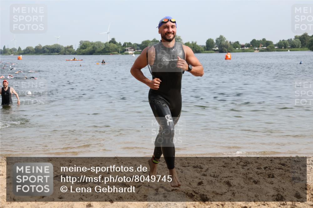 15.06.2025 - 27. Vierlanden-Triathlon Lena Gebhardt http://msf.ph/oto/8049745 15.06.2025 09:55:06 Schwimmen 299, 306, 311, 326, 336, 344 meine-sportfotos.de