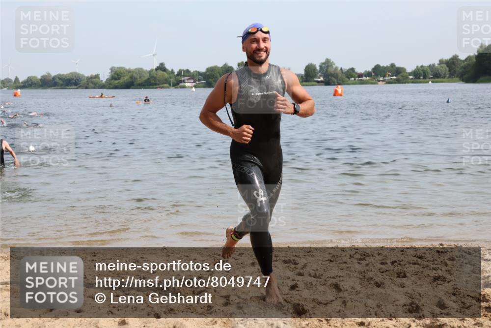 15.06.2025 - 27. Vierlanden-Triathlon Lena Gebhardt http://msf.ph/oto/8049747 15.06.2025 09:55:06 Schwimmen 299, 306, 311, 326, 336, 344 meine-sportfotos.de