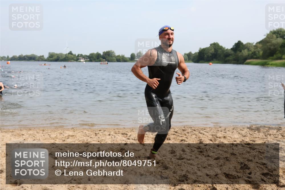 15.06.2025 - 27. Vierlanden-Triathlon Lena Gebhardt http://msf.ph/oto/8049751 15.06.2025 09:55:07 Schwimmen 299, 306, 311, 326, 336, 344 meine-sportfotos.de
