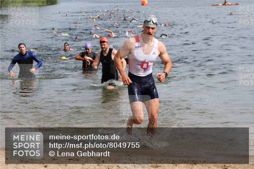 15.06.2025 - 27. Vierlanden-Triathlon Lena Gebhardt http://msf.ph/oto/8049755 15.06.2025 09:55:08 Schwimmen 299, 306, 311, 326, 336, 344 meine-sportfotos.de