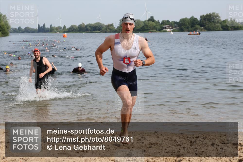 15.06.2025 - 27. Vierlanden-Triathlon Lena Gebhardt http://msf.ph/oto/8049761 15.06.2025 09:55:09 Schwimmen 299, 306, 311, 326 meine-sportfotos.de
