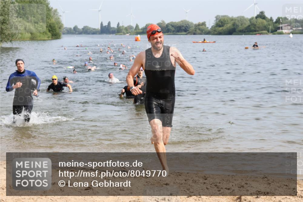15.06.2025 - 27. Vierlanden-Triathlon Lena Gebhardt http://msf.ph/oto/8049770 15.06.2025 09:55:12 Schwimmen 299, 306, 311, 326, 348 meine-sportfotos.de