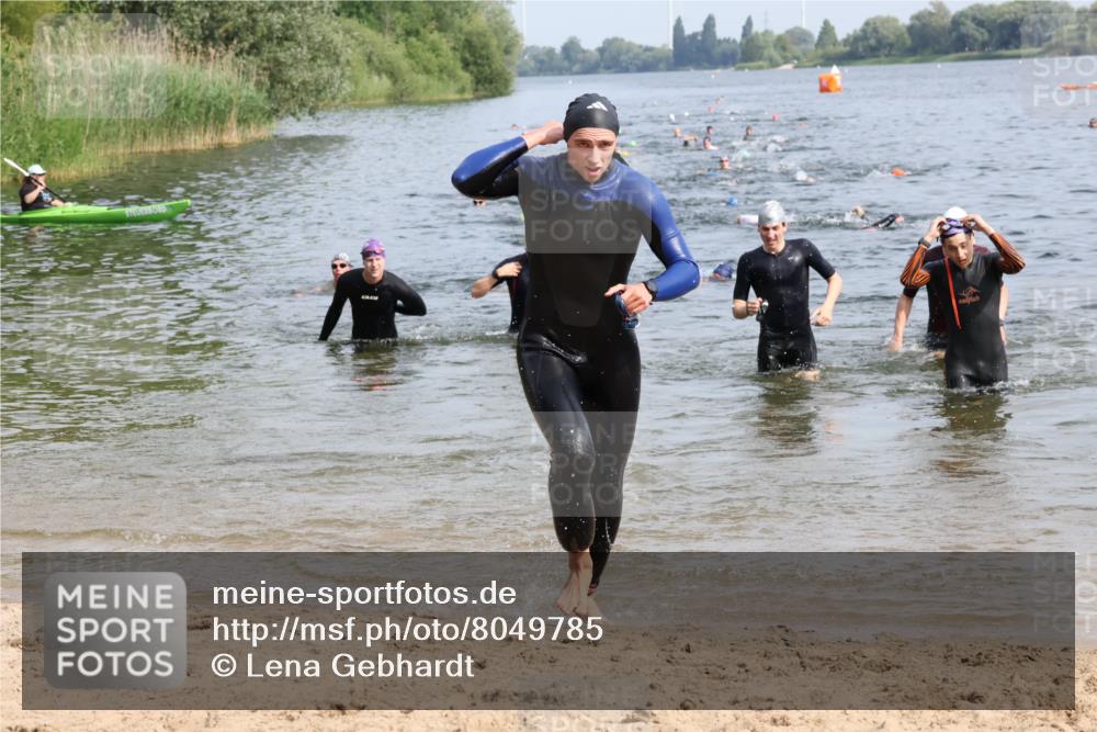 15.06.2025 - 27. Vierlanden-Triathlon Lena Gebhardt http://msf.ph/oto/8049785 15.06.2025 09:55:14 Schwimmen 299, 306, 311, 326, 327, 348, 353 meine-sportfotos.de