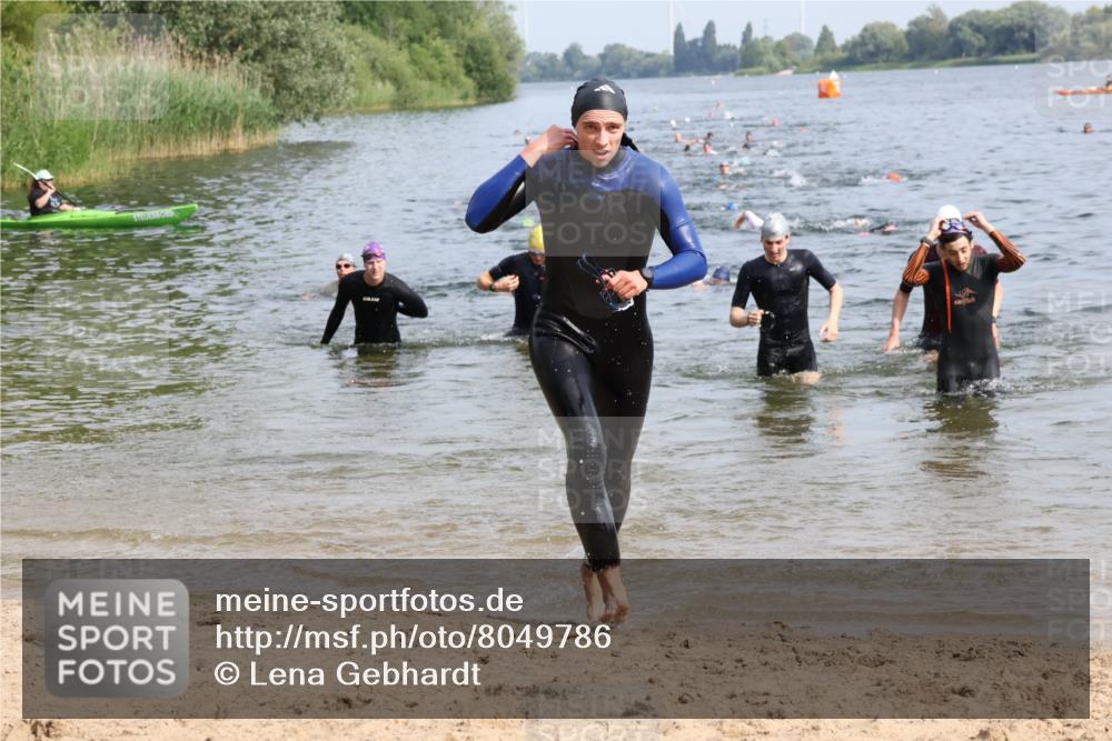 15.06.2025 - 27. Vierlanden-Triathlon Lena Gebhardt http://msf.ph/oto/8049786 15.06.2025 09:55:14 Schwimmen 299, 306, 311, 326, 327, 348, 353 meine-sportfotos.de