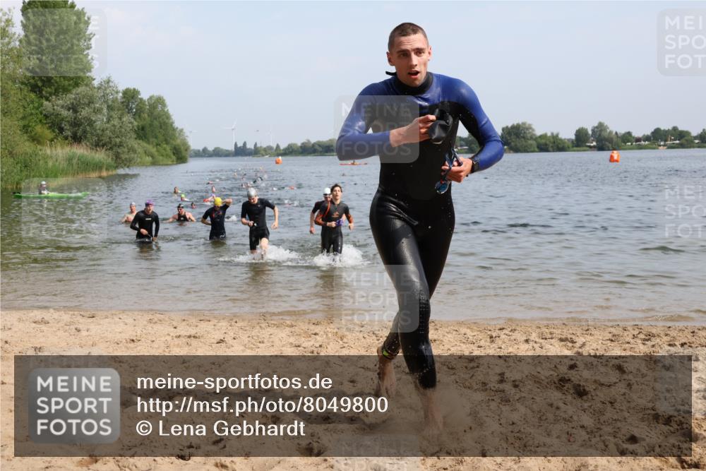 15.06.2025 - 27. Vierlanden-Triathlon Lena Gebhardt http://msf.ph/oto/8049800 15.06.2025 09:55:17 Schwimmen 299, 306, 311, 316, 327, 335, 348, 353 meine-sportfotos.de