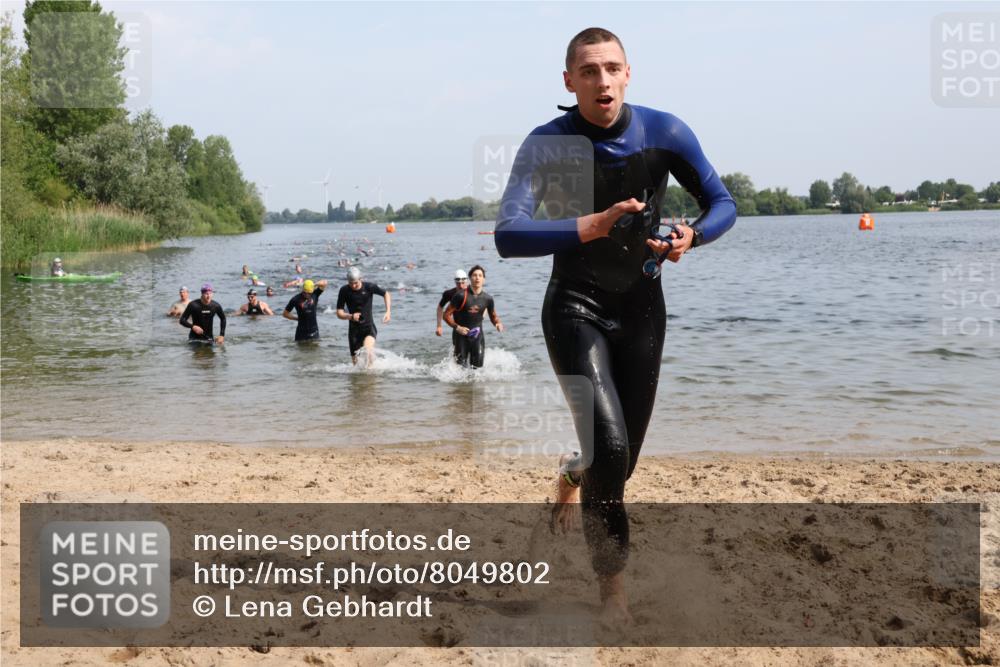 15.06.2025 - 27. Vierlanden-Triathlon Lena Gebhardt http://msf.ph/oto/8049802 15.06.2025 09:55:17 Schwimmen 299, 306, 311, 316, 327, 335, 348, 353 meine-sportfotos.de