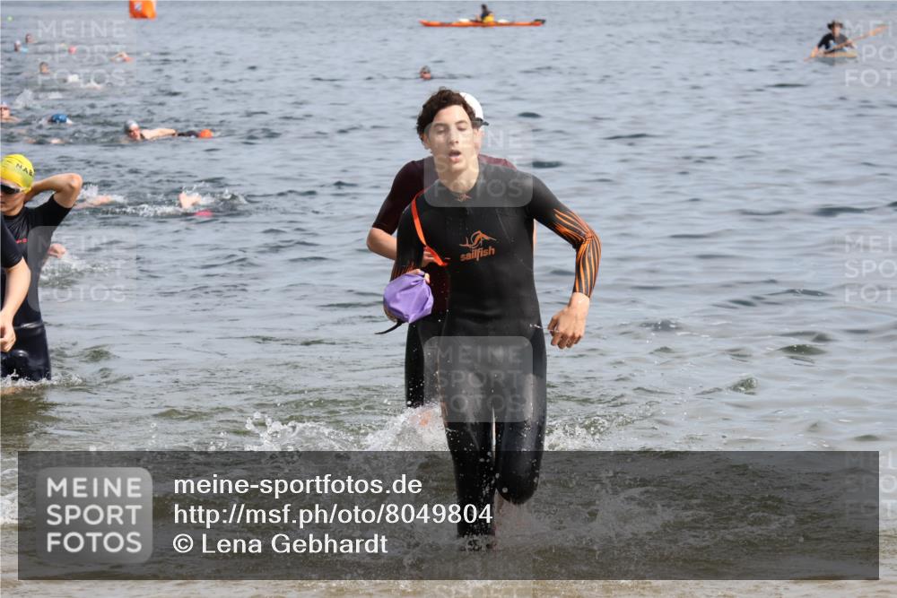 15.06.2025 - 27. Vierlanden-Triathlon Lena Gebhardt http://msf.ph/oto/8049804 15.06.2025 09:55:18 Schwimmen 299, 306, 311, 316, 327, 335, 348, 353 meine-sportfotos.de