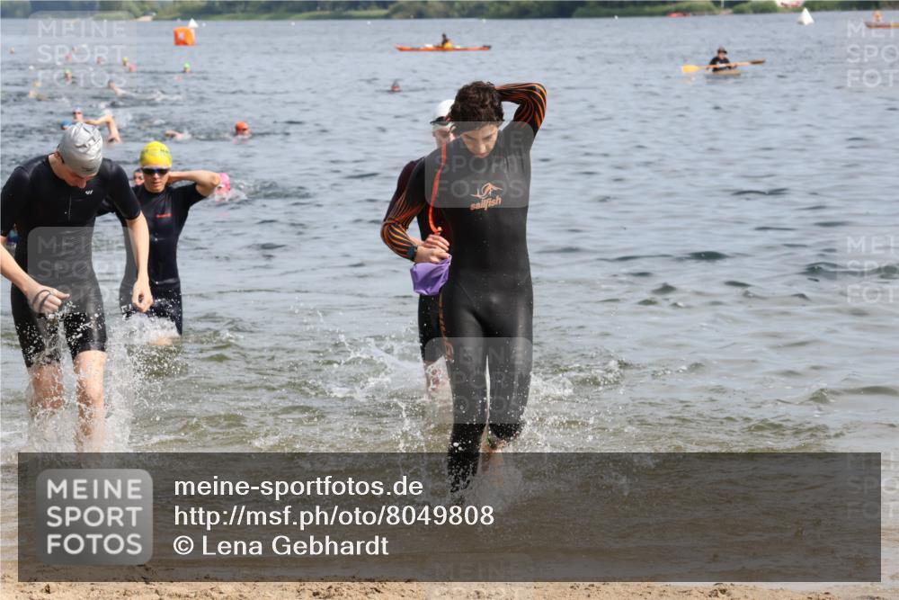 15.06.2025 - 27. Vierlanden-Triathlon Lena Gebhardt http://msf.ph/oto/8049808 15.06.2025 09:55:19 Schwimmen 299, 306, 311, 316, 327, 335, 348, 353 meine-sportfotos.de