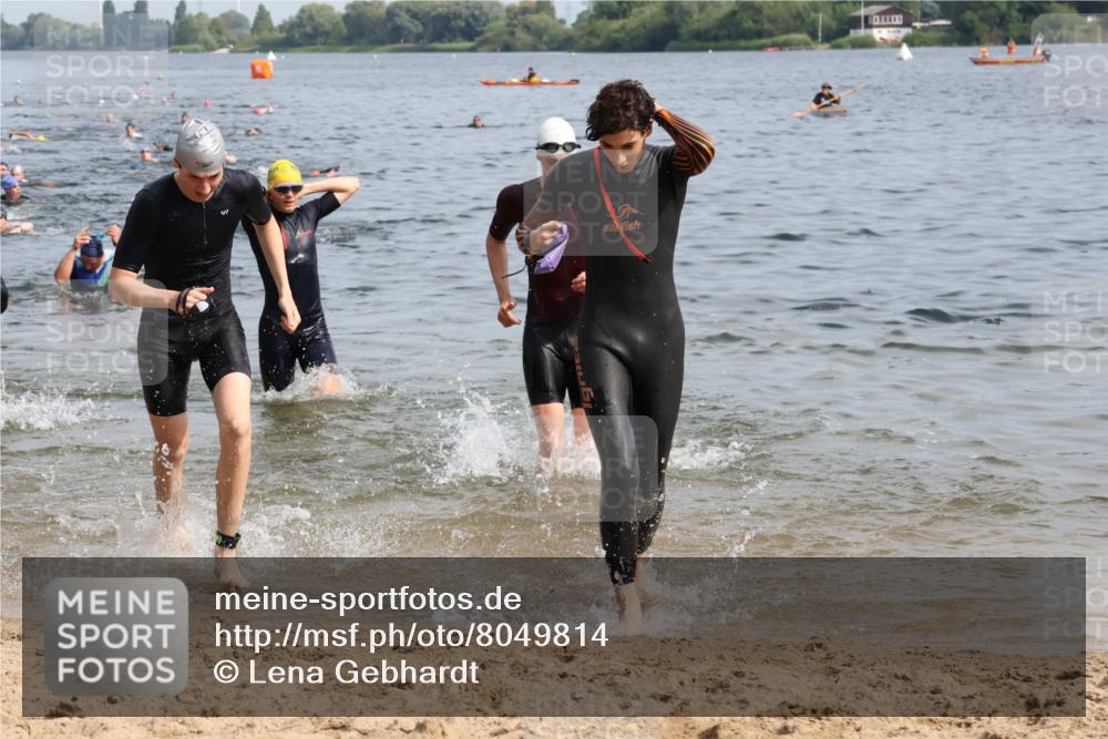 15.06.2025 - 27. Vierlanden-Triathlon Lena Gebhardt http://msf.ph/oto/8049814 15.06.2025 09:55:19 Schwimmen 299, 306, 311, 316, 327, 335, 348, 353 meine-sportfotos.de