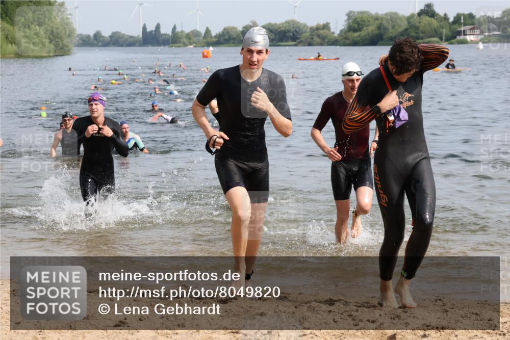 15.06.2025 - 27. Vierlanden-Triathlon Lena Gebhardt http://msf.ph/oto/8049820 15.06.2025 09:55:20 Schwimmen 299, 306, 311, 316, 327, 335, 348, 353 meine-sportfotos.de