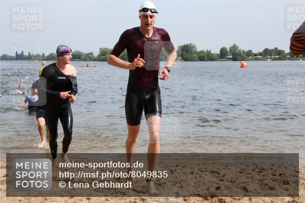 15.06.2025 - 27. Vierlanden-Triathlon Lena Gebhardt http://msf.ph/oto/8049835 15.06.2025 09:55:24 Schwimmen 272, 306, 316, 327, 329, 335, 348, 353, 548 meine-sportfotos.de