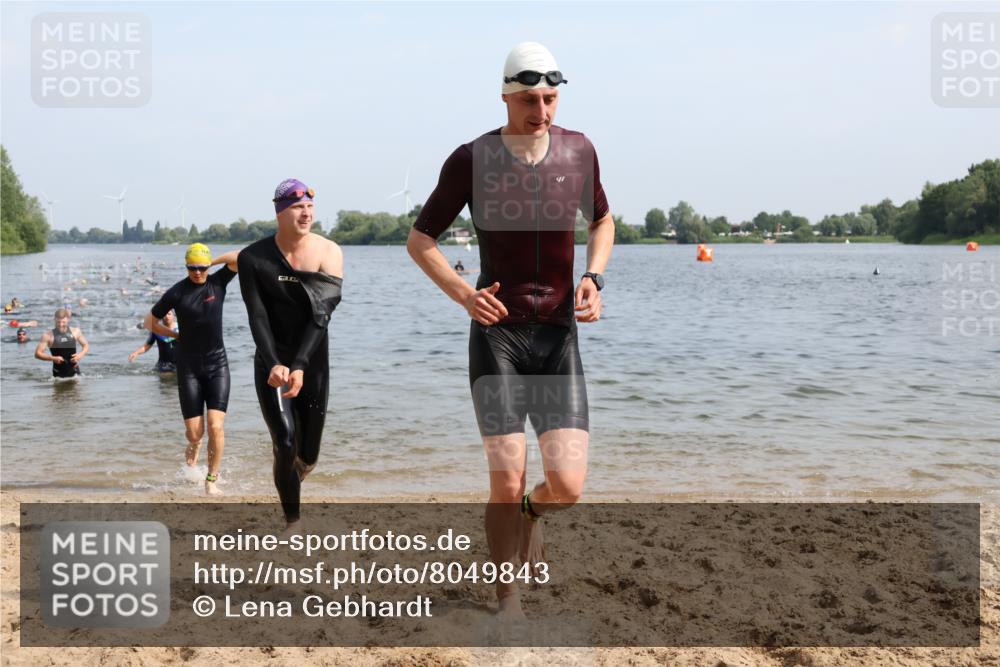 15.06.2025 - 27. Vierlanden-Triathlon Lena Gebhardt http://msf.ph/oto/8049843 15.06.2025 09:55:24 Schwimmen 272, 306, 316, 327, 329, 335, 348, 353, 548 meine-sportfotos.de