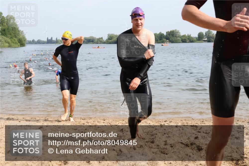 15.06.2025 - 27. Vierlanden-Triathlon Lena Gebhardt http://msf.ph/oto/8049845 15.06.2025 09:55:25 Schwimmen 272, 306, 316, 327, 329, 335, 348, 353, 548 meine-sportfotos.de