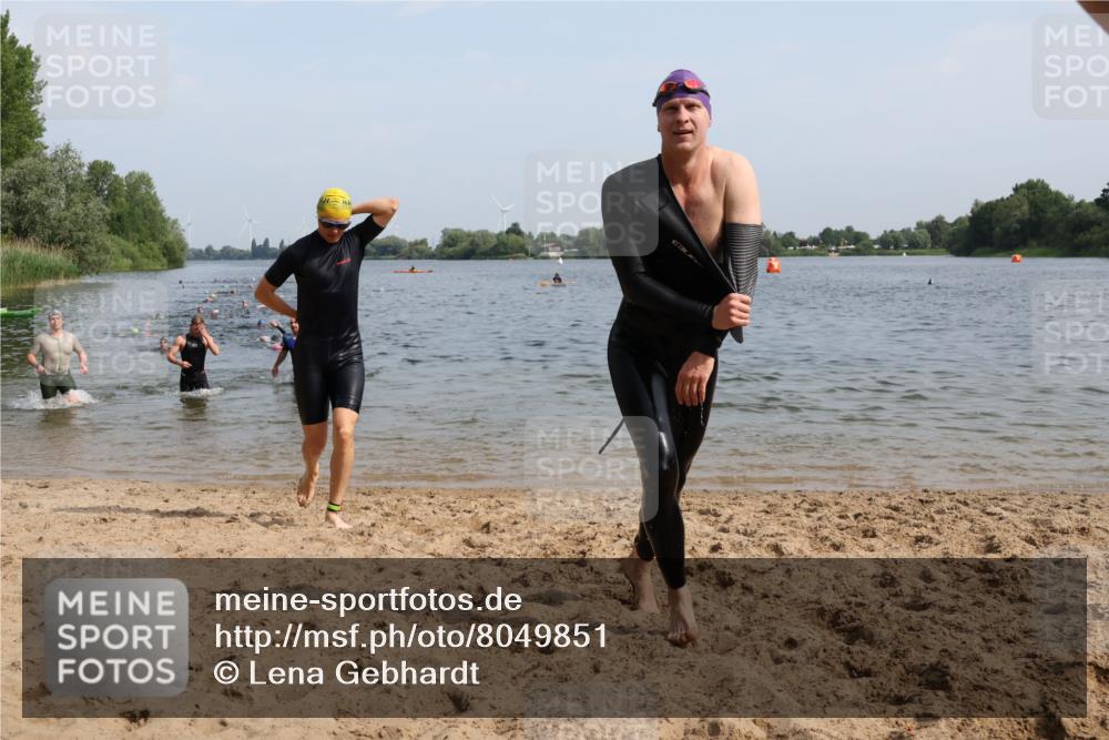 15.06.2025 - 27. Vierlanden-Triathlon Lena Gebhardt http://msf.ph/oto/8049851 15.06.2025 09:55:25 Schwimmen 272, 306, 316, 327, 329, 335, 348, 353, 548 meine-sportfotos.de