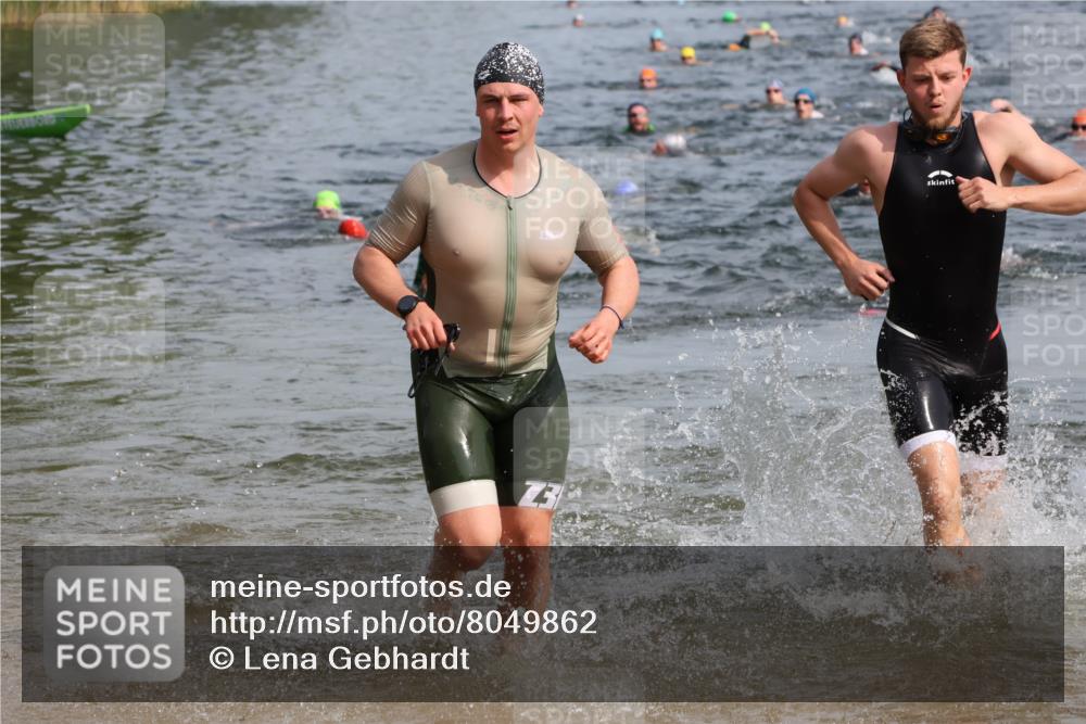 15.06.2025 - 27. Vierlanden-Triathlon Lena Gebhardt http://msf.ph/oto/8049862 15.06.2025 09:55:28 Schwimmen 272, 316, 327, 329, 335, 348, 353, 548 meine-sportfotos.de