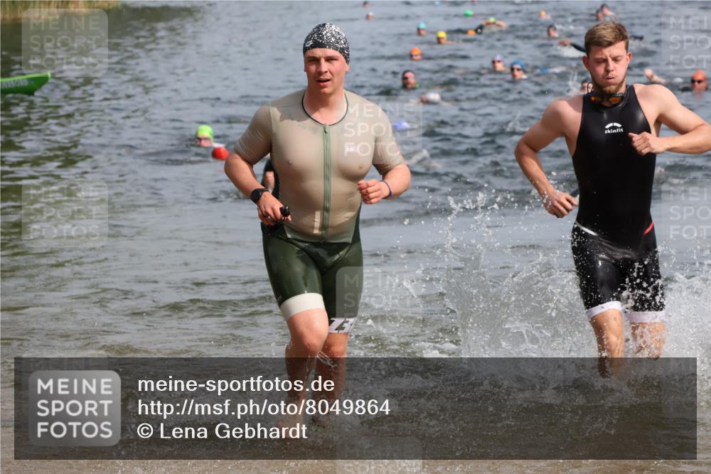 15.06.2025 - 27. Vierlanden-Triathlon Lena Gebhardt http://msf.ph/oto/8049864 15.06.2025 09:55:28 Schwimmen 272, 316, 327, 329, 335, 348, 353, 548 meine-sportfotos.de