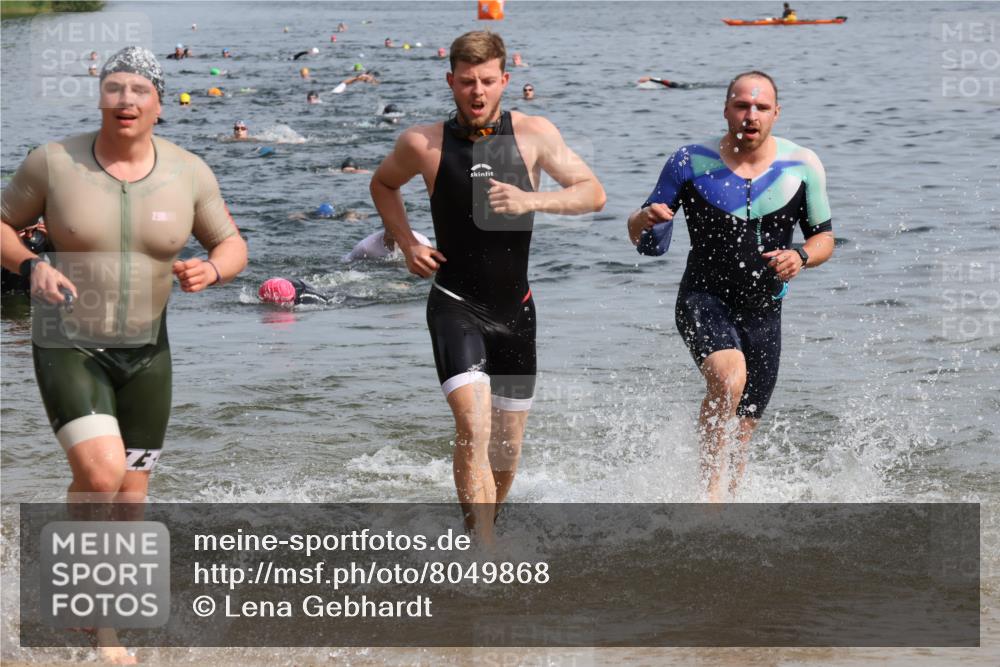 15.06.2025 - 27. Vierlanden-Triathlon Lena Gebhardt http://msf.ph/oto/8049868 15.06.2025 09:55:29 Schwimmen 272, 316, 327, 329, 335, 348, 353, 548 meine-sportfotos.de