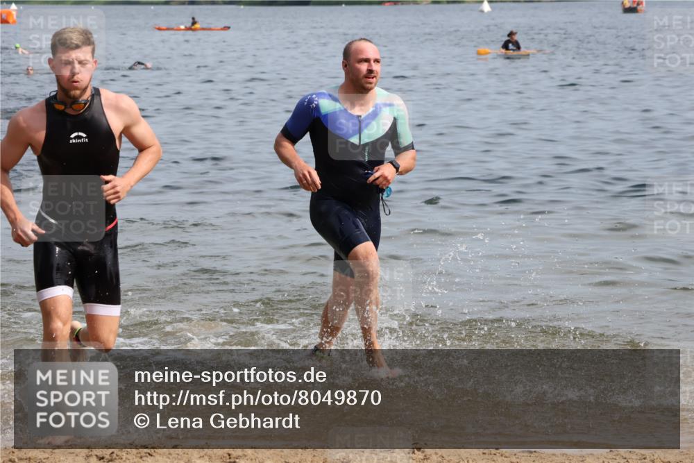 15.06.2025 - 27. Vierlanden-Triathlon Lena Gebhardt http://msf.ph/oto/8049870 15.06.2025 09:55:30 Schwimmen 272, 316, 327, 329, 335, 348, 353, 548 meine-sportfotos.de